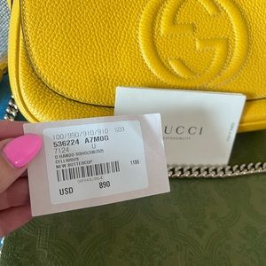A Gucci cross bag yellow color.